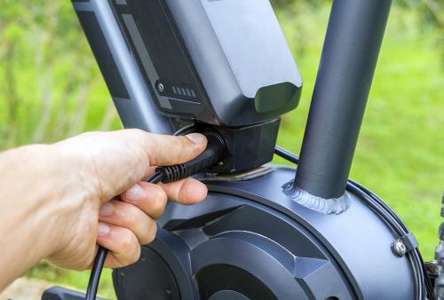 picture e-cars and e-bikes
