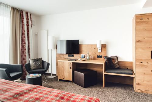 picture accomodations deluxe room 2