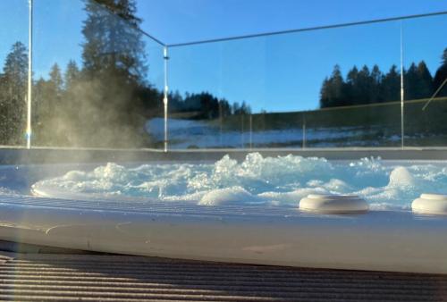 Jacuzzi, Natur, heiß, entspannen, Bodenseenähe, genießen, Allgäu, Berge