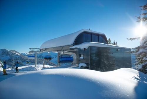 Ski,Bus, Hotel edita, Erholung, entspannen, Urlaub, Berge, Bodenseenähe, Allgäu, Aktiv im Winter, abholen, Service, Skigebiet, Österreich, Après Ski, Planung, alles dabei, Damüls-Mellau, Scheidegg